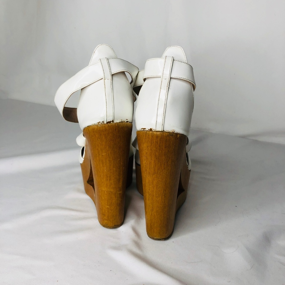 Jill Stuart Geometric Wood Heel White Patent Shoes - Picture 4 of 4